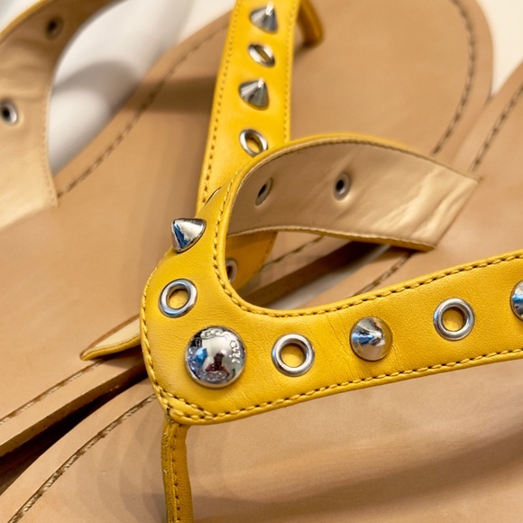 COACH Cottage Yellow Leather Silver Studded Sandals • Women’s Shoes Flip Flops - Picture 4 of 17